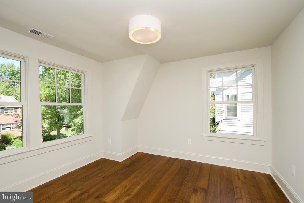 109 E ALEXANDRIA AVENUE