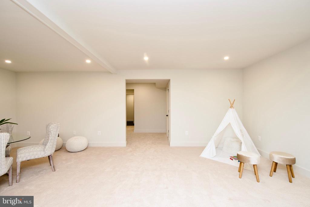 109 E ALEXANDRIA AVENUE
