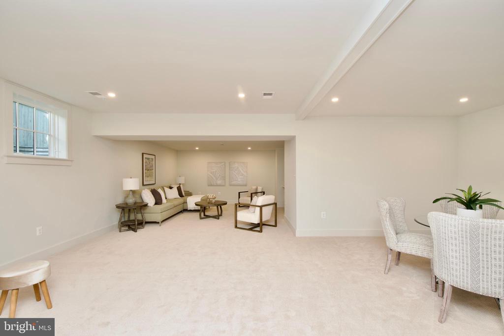 109 E ALEXANDRIA AVENUE