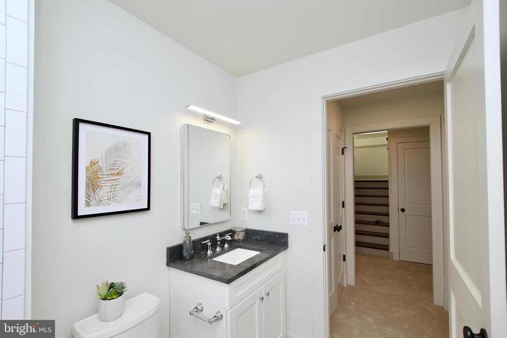 109 E ALEXANDRIA AVENUE