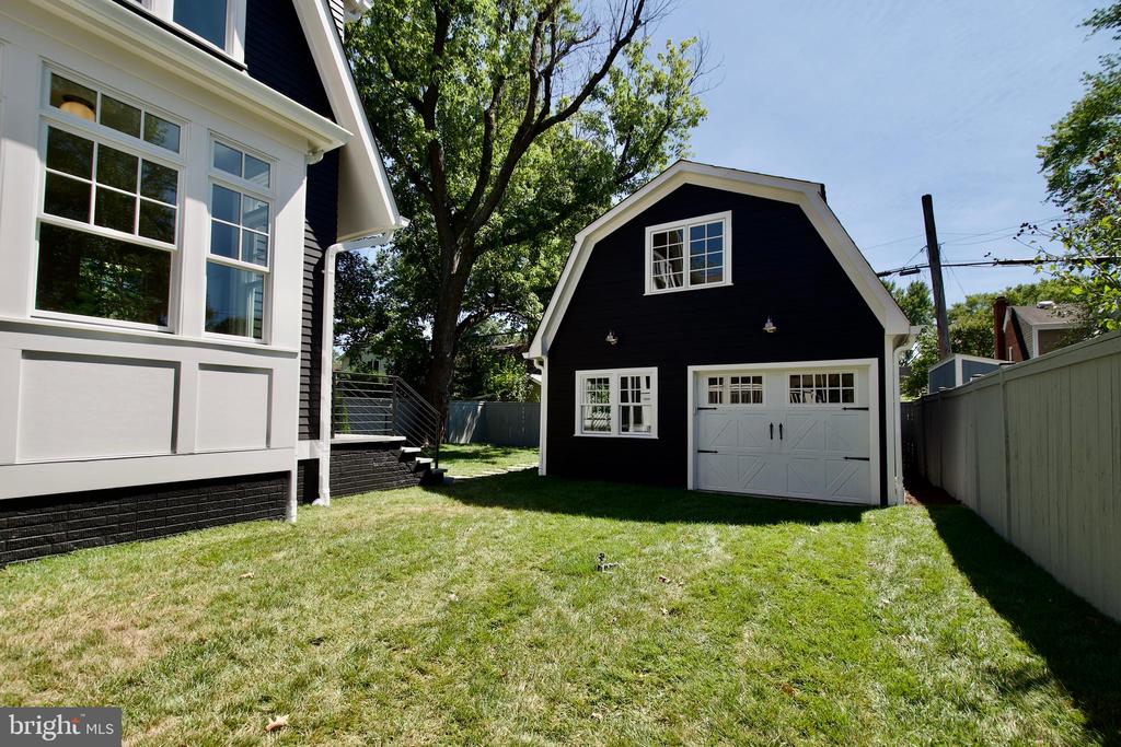 109 E ALEXANDRIA AVENUE