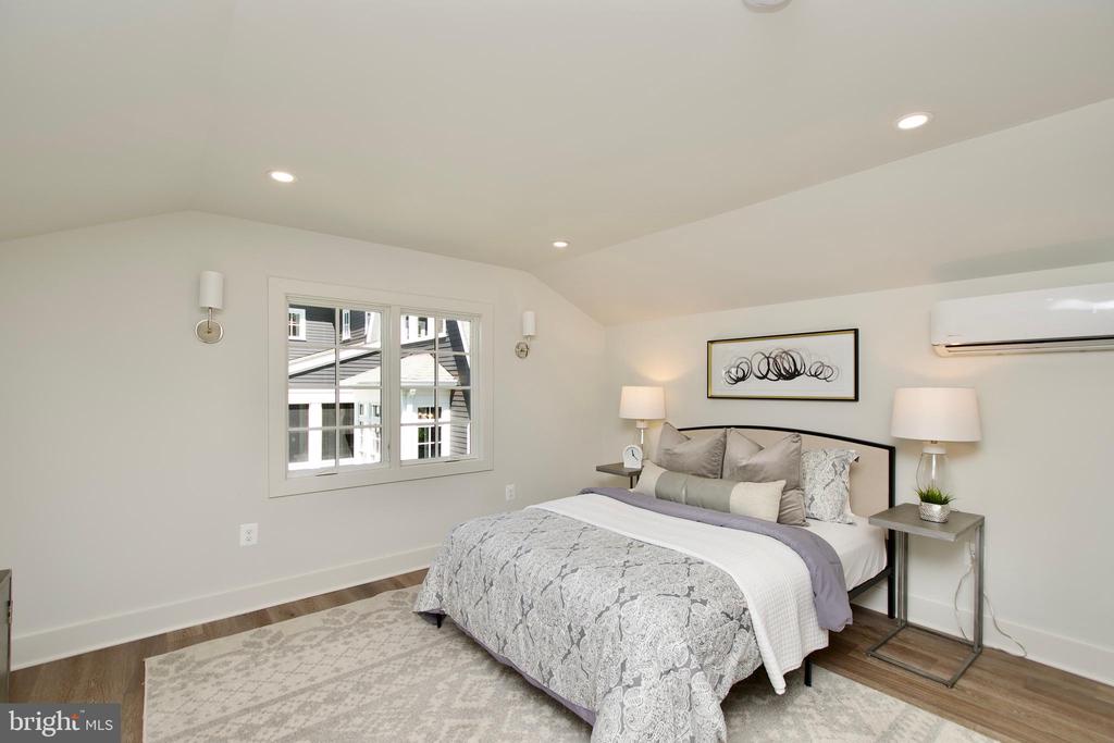 109 E ALEXANDRIA AVENUE