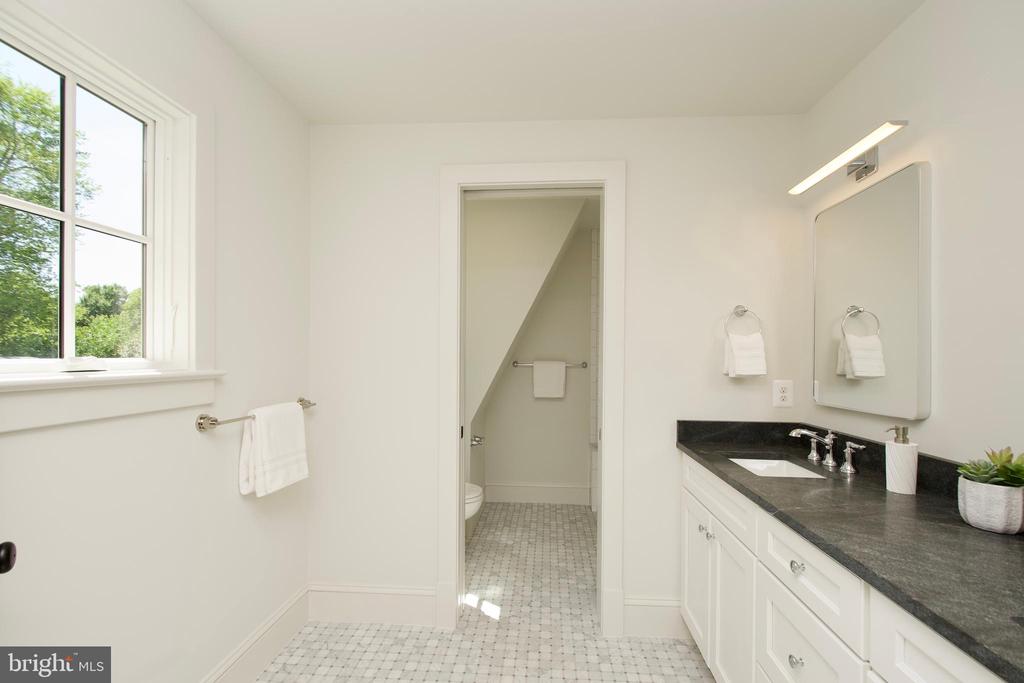 109 E ALEXANDRIA AVENUE