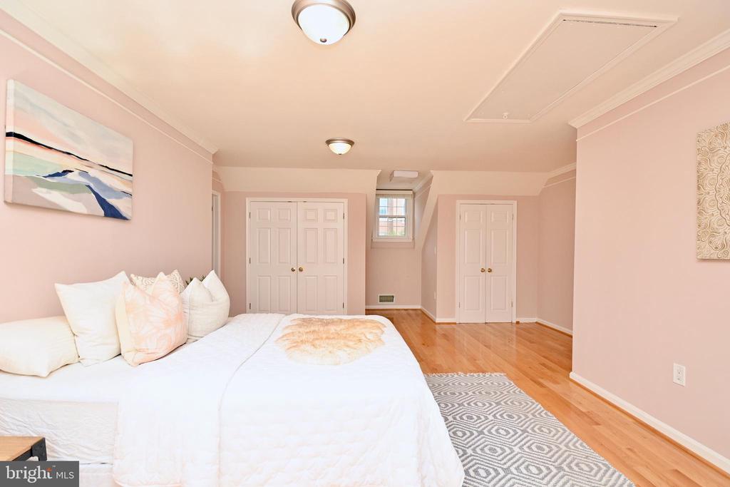 1034 N ROYAL STREET N 1034