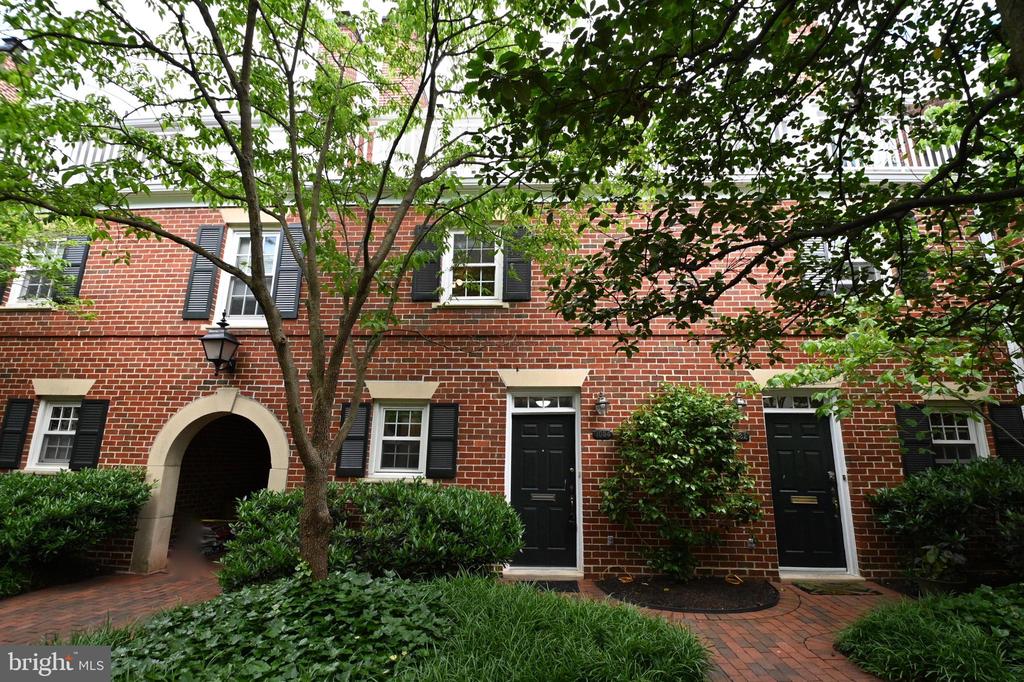1034 N ROYAL STREET N 1034