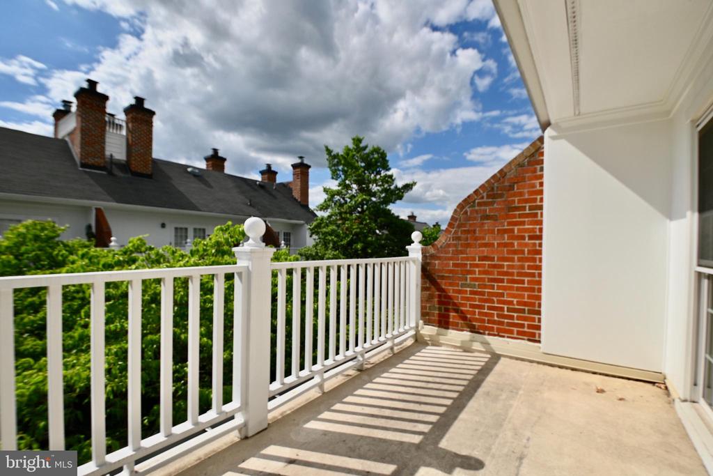1034 N ROYAL STREET N 1034
