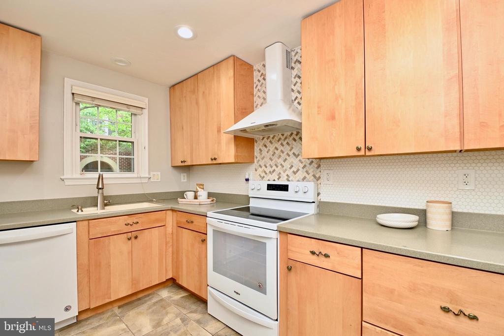 1034 N ROYAL STREET N 1034