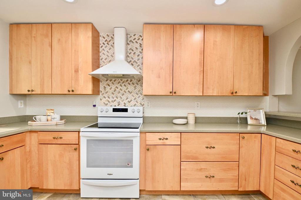 1034 N ROYAL STREET N 1034