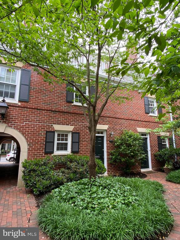 1034 N ROYAL STREET N 1034