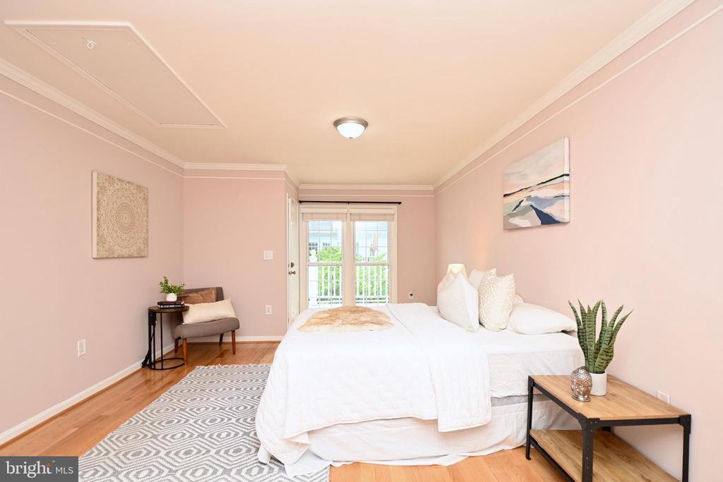 1034 N ROYAL STREET N 1034