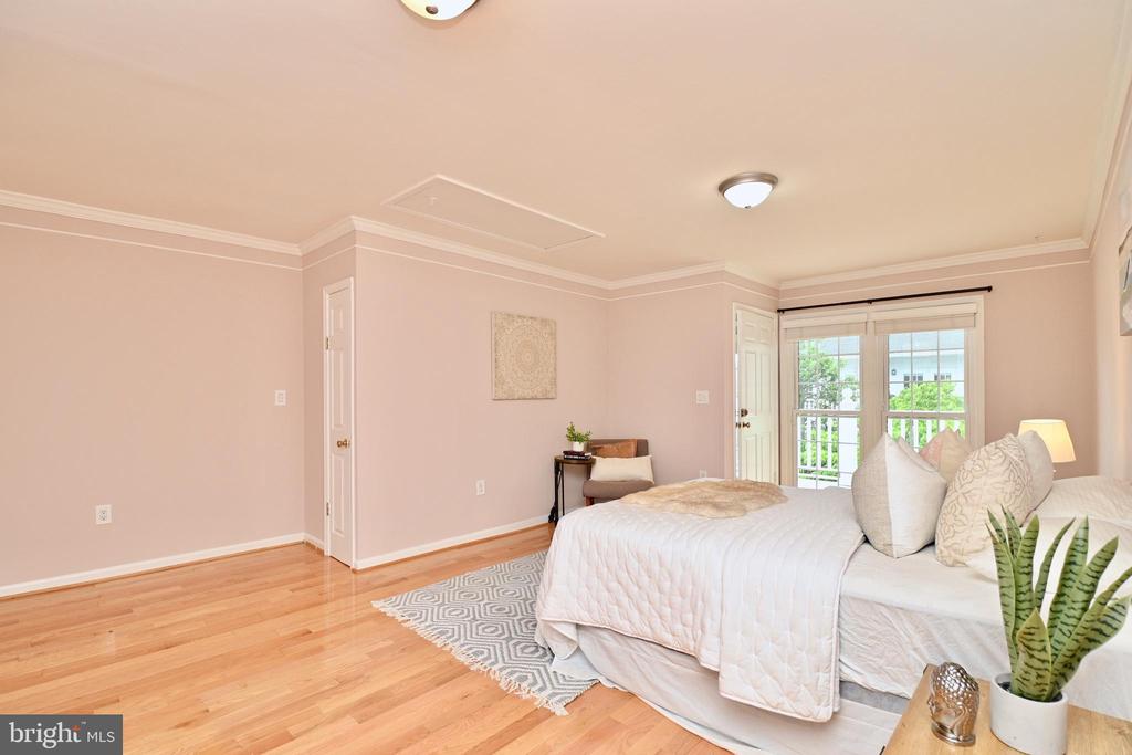 1034 N ROYAL STREET N 1034