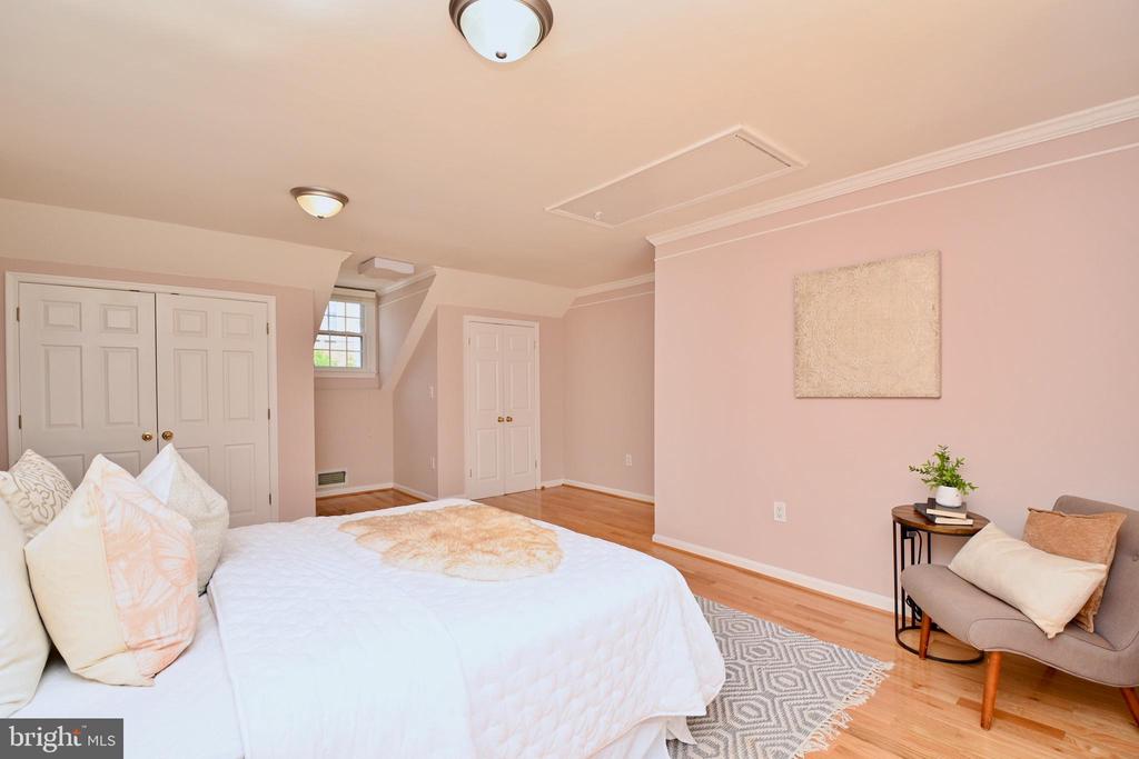 1034 N ROYAL STREET N 1034