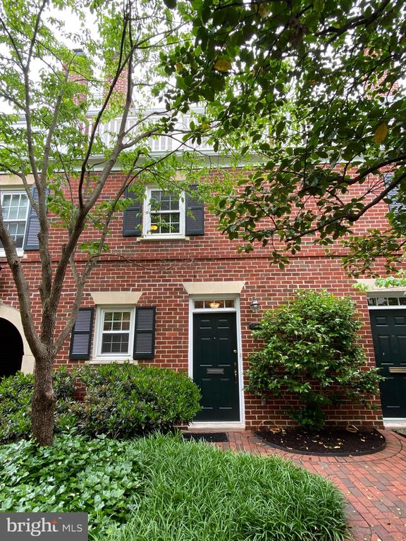 1034 N ROYAL STREET N 1034