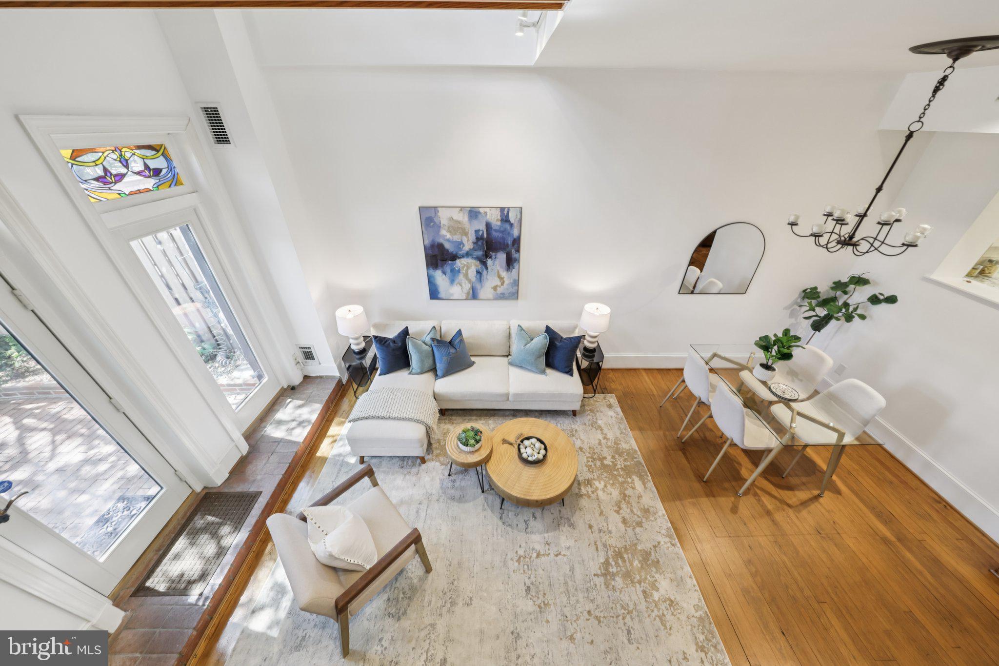 10 MUIRS COURT