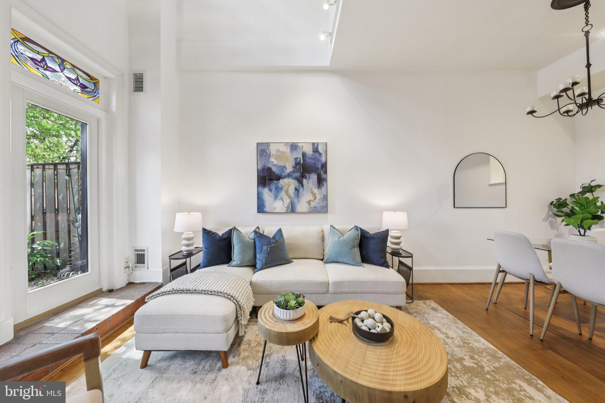 10 MUIRS COURT