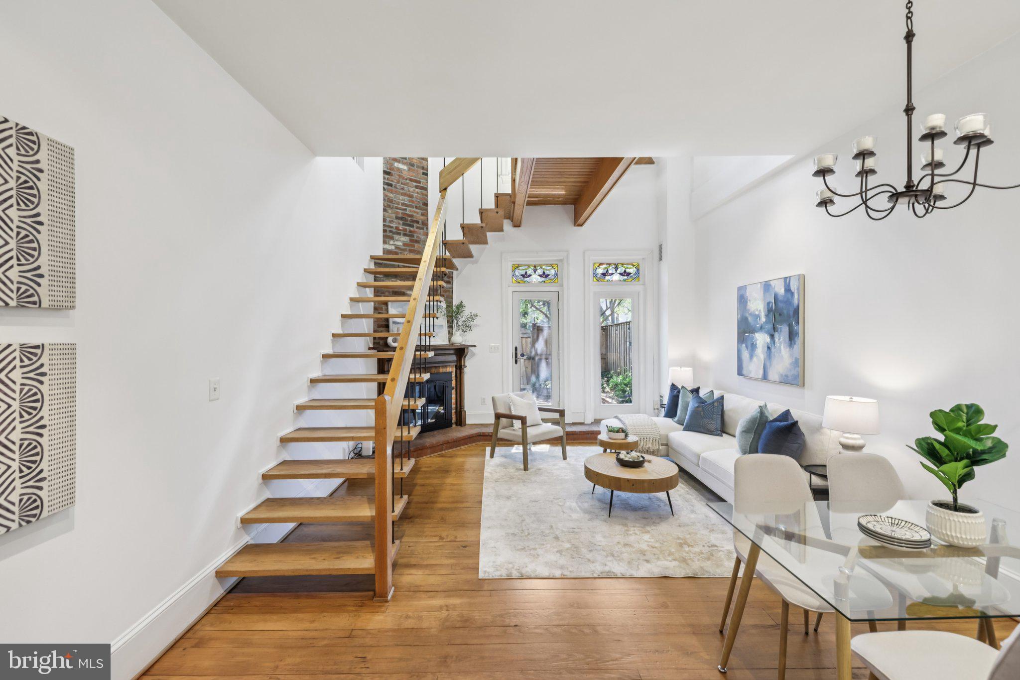 10 MUIRS COURT