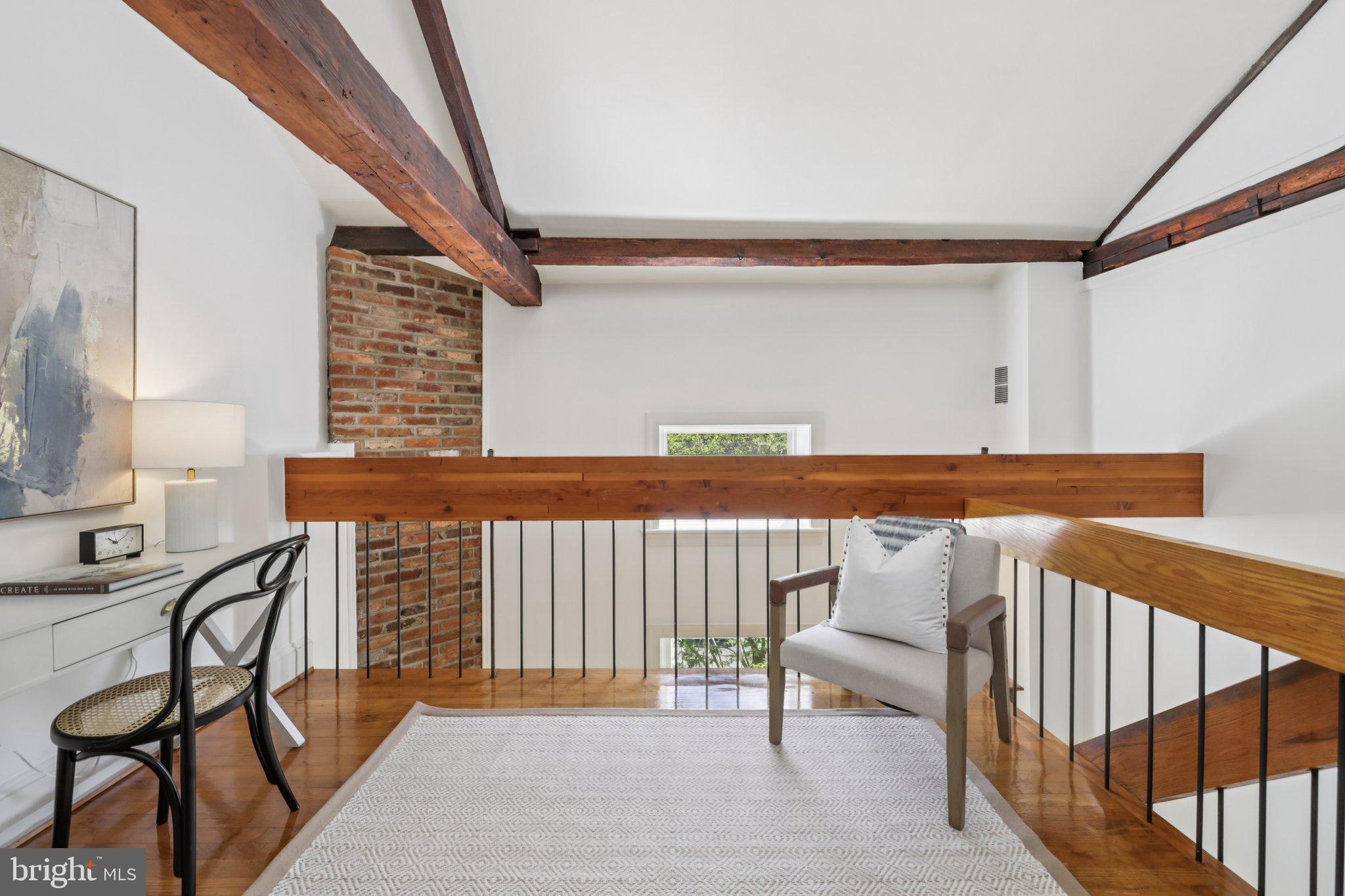 10 MUIRS COURT