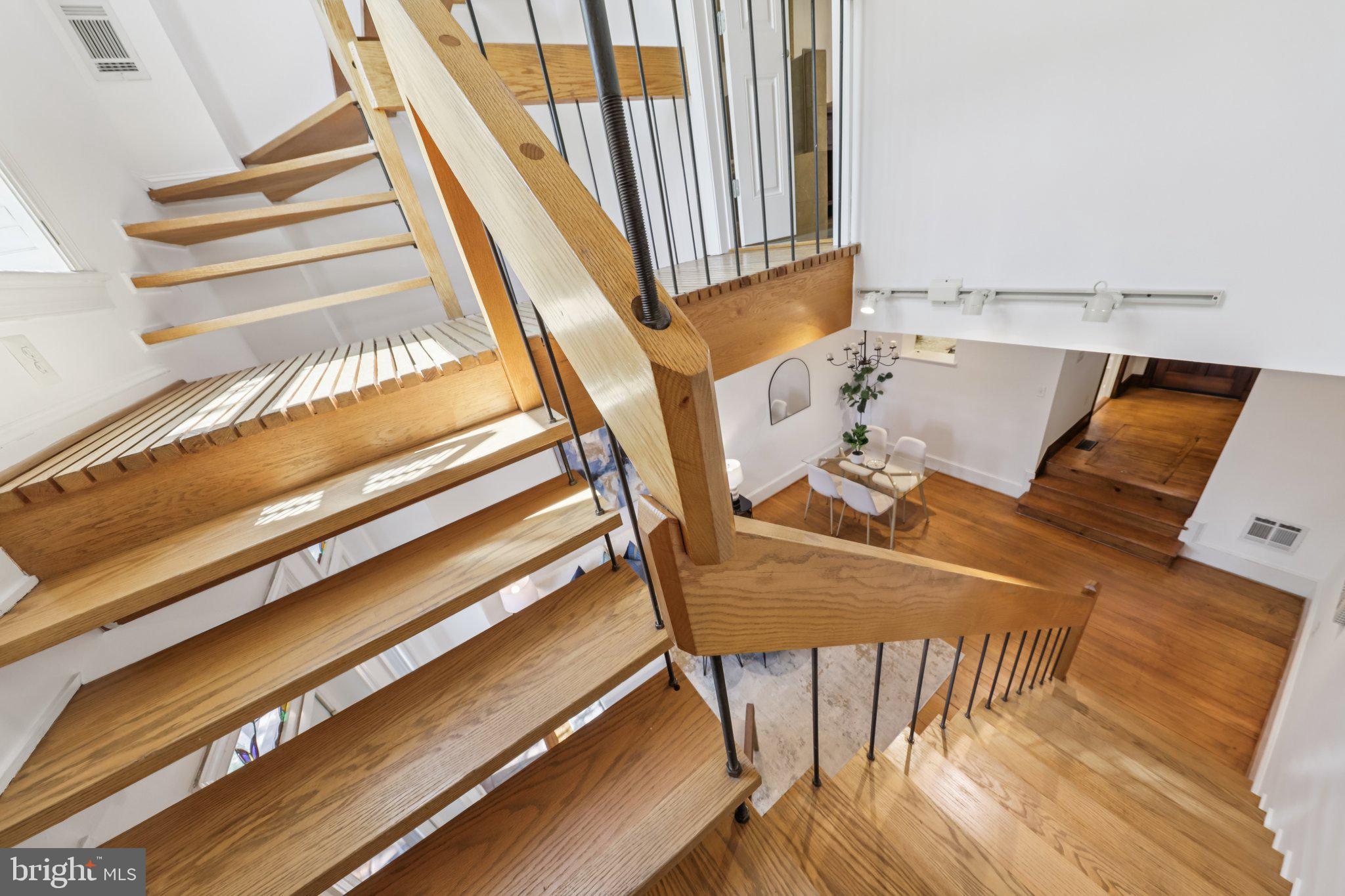 10 MUIRS COURT