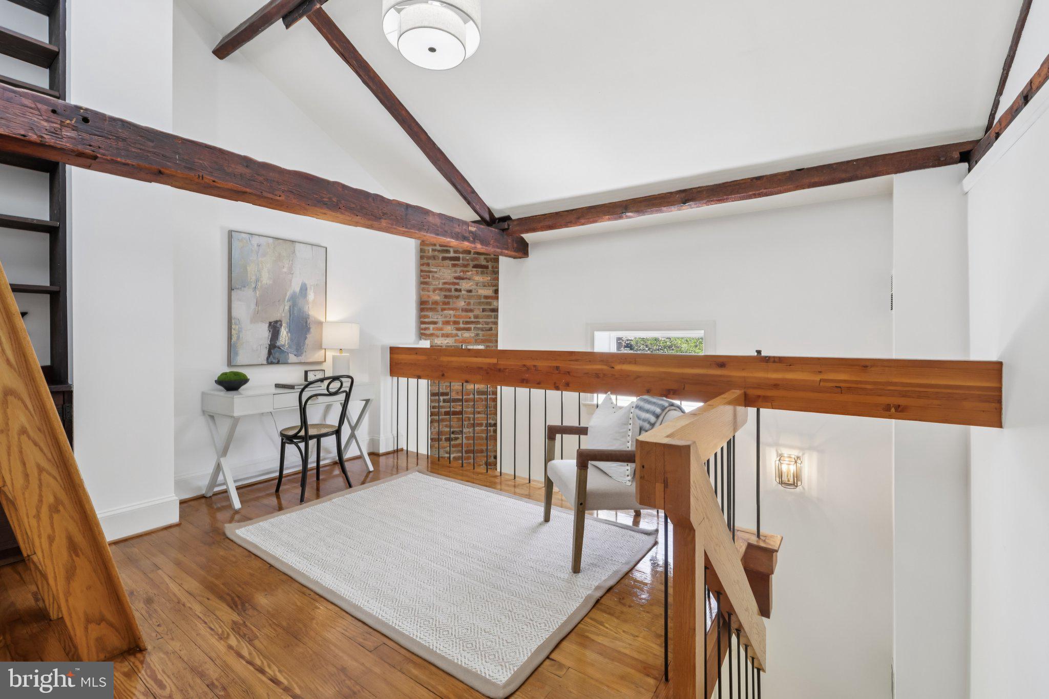10 MUIRS COURT