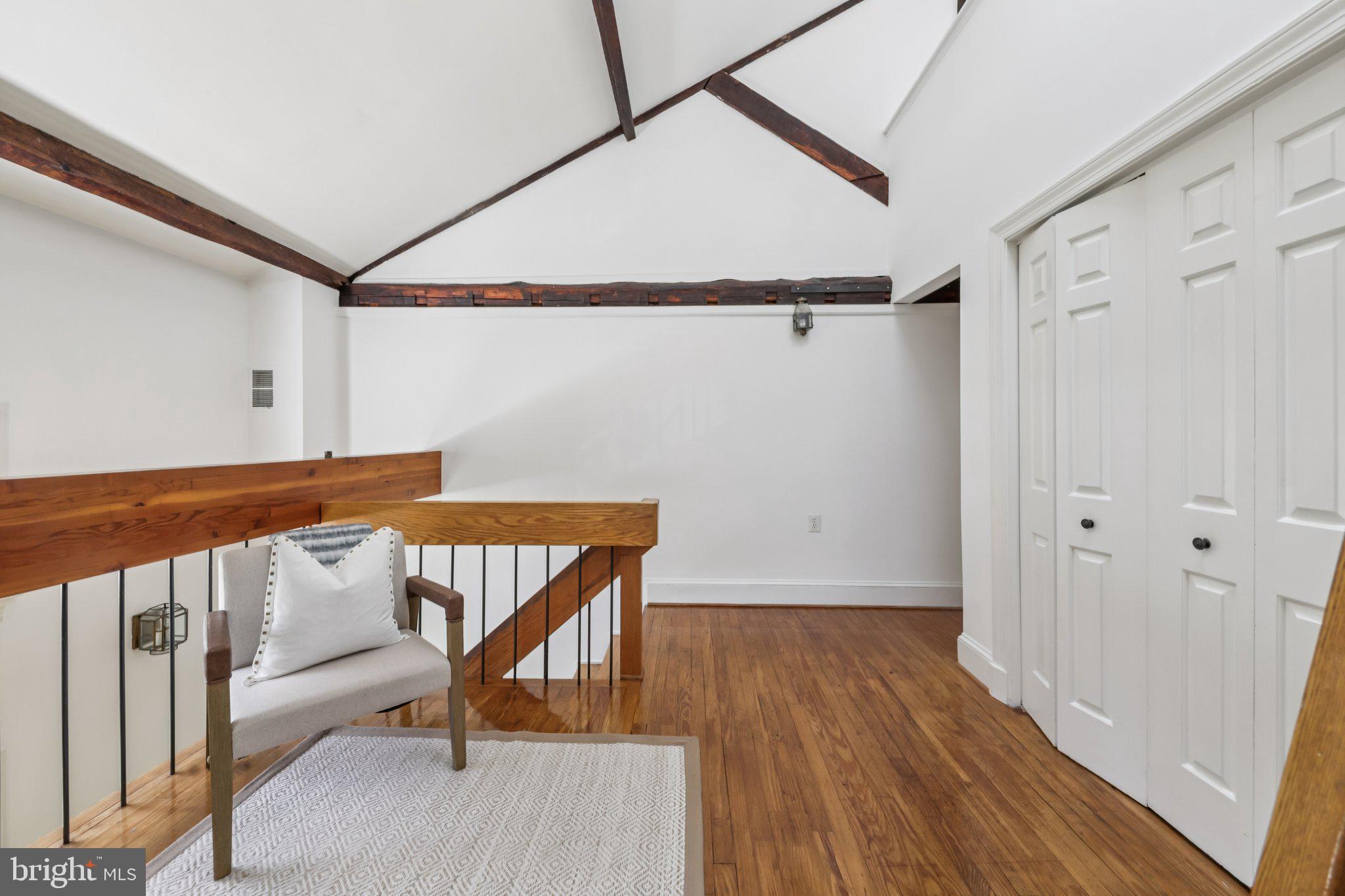 10 MUIRS COURT
