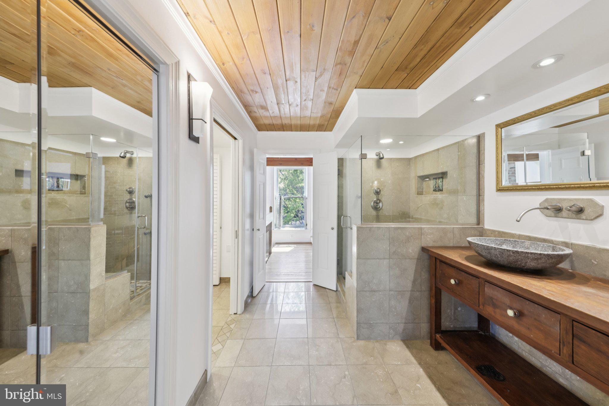 10 MUIRS COURT