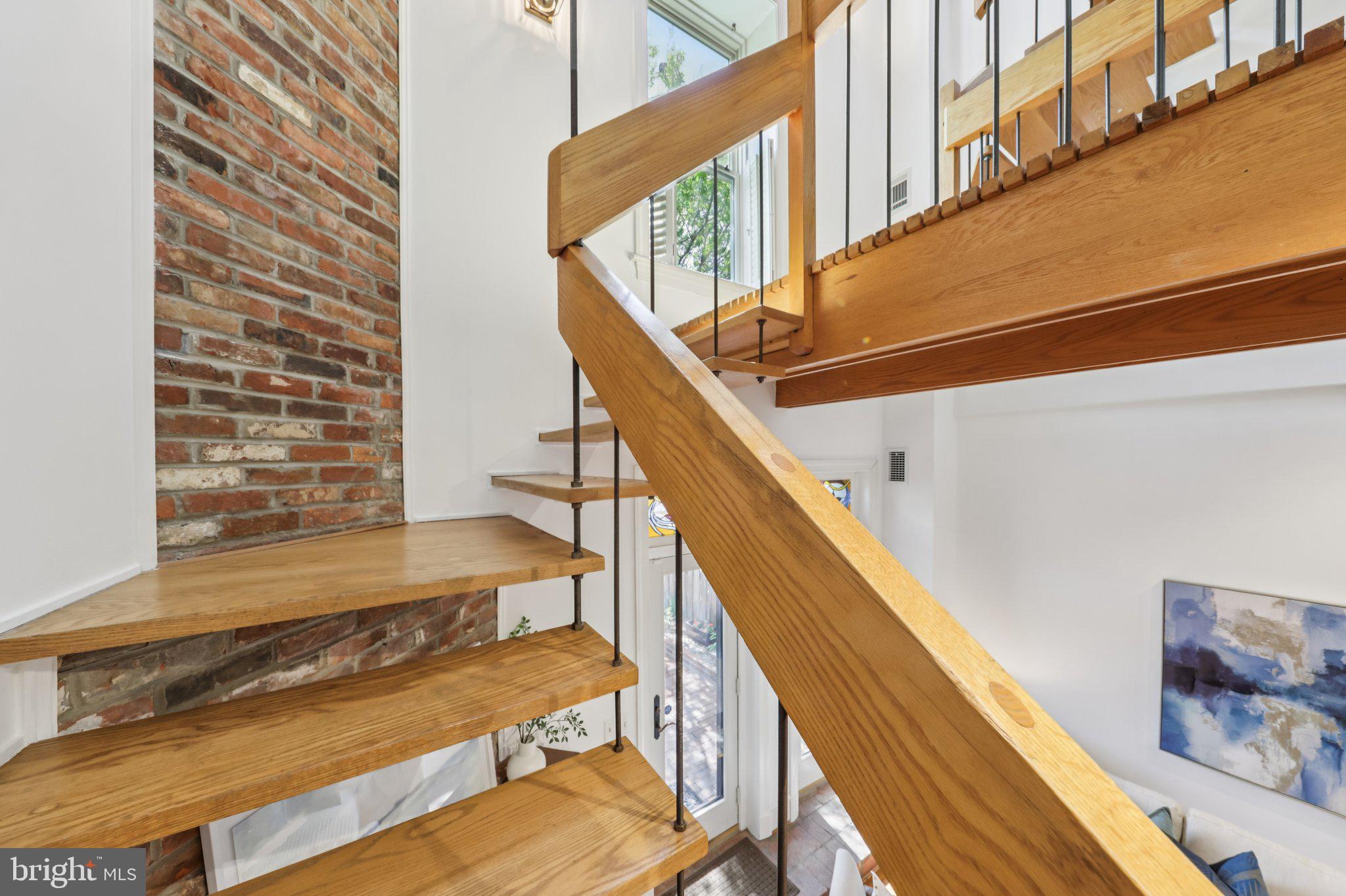 10 MUIRS COURT