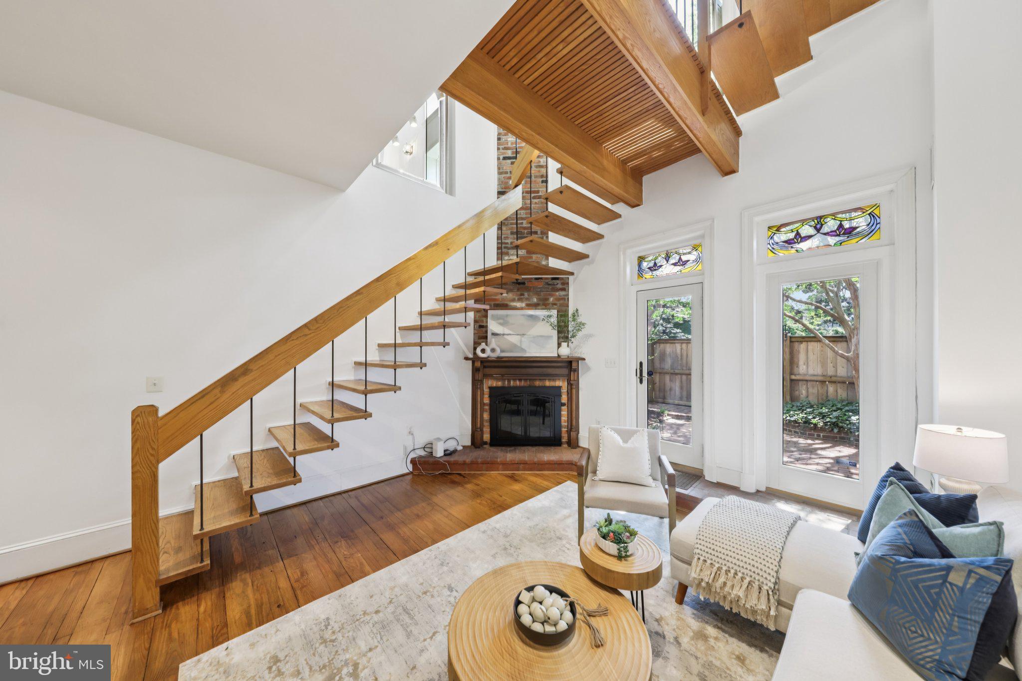 10 MUIRS COURT
