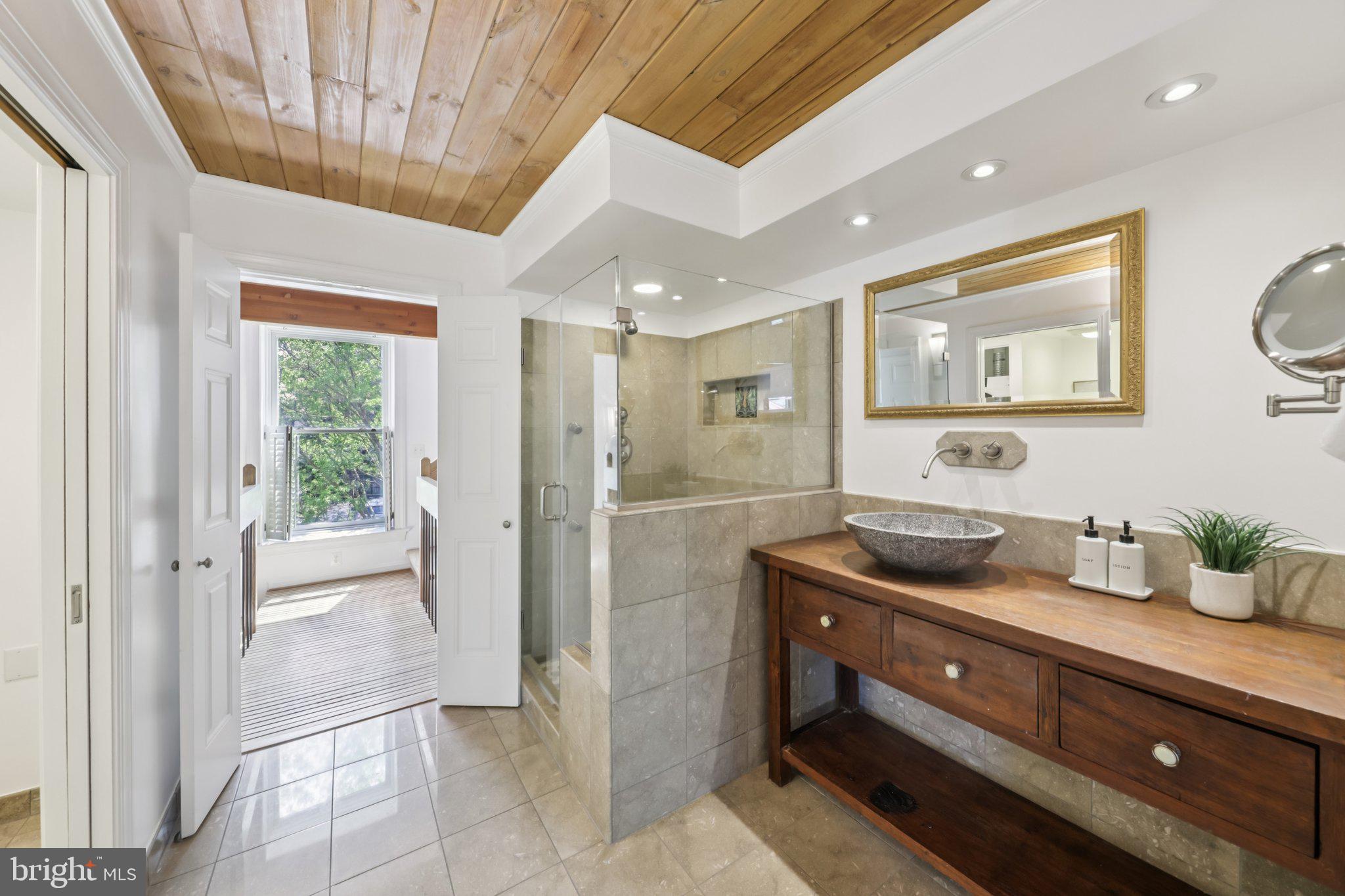 10 MUIRS COURT