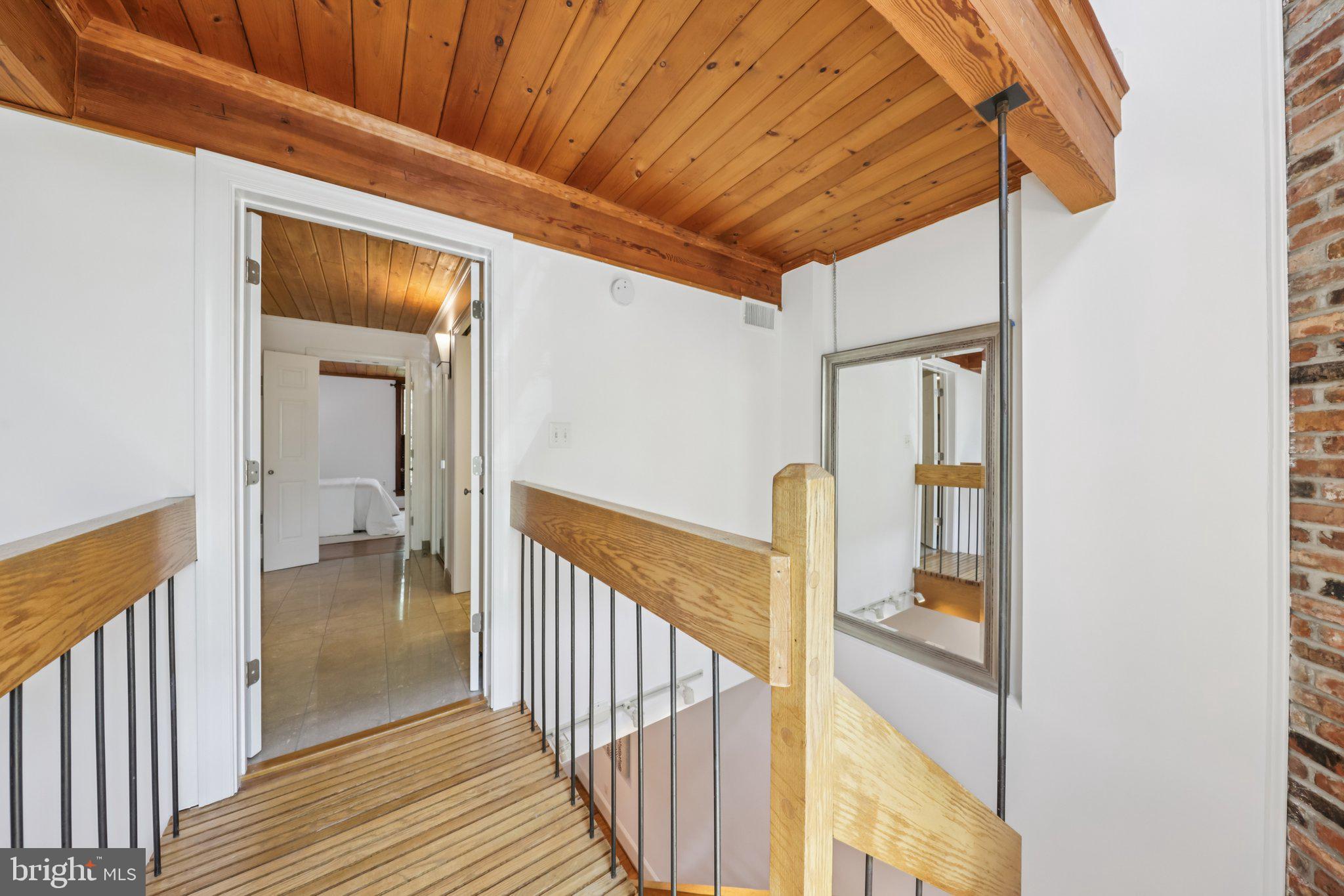 10 MUIRS COURT