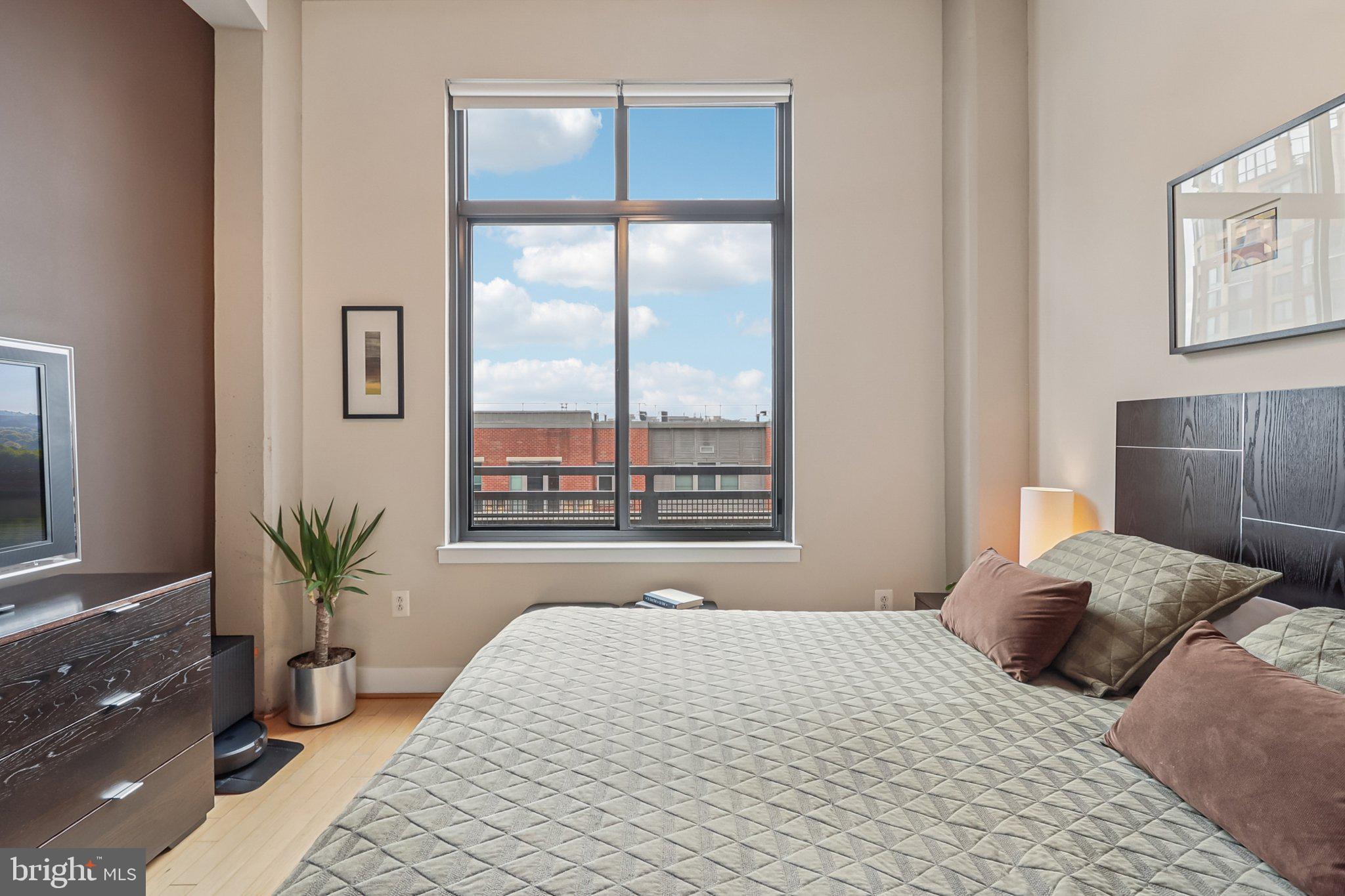 520 JOHN CARLYLE STREET 432