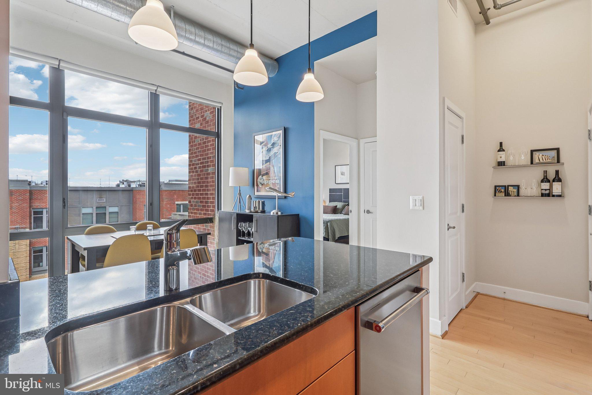 520 JOHN CARLYLE STREET 432
