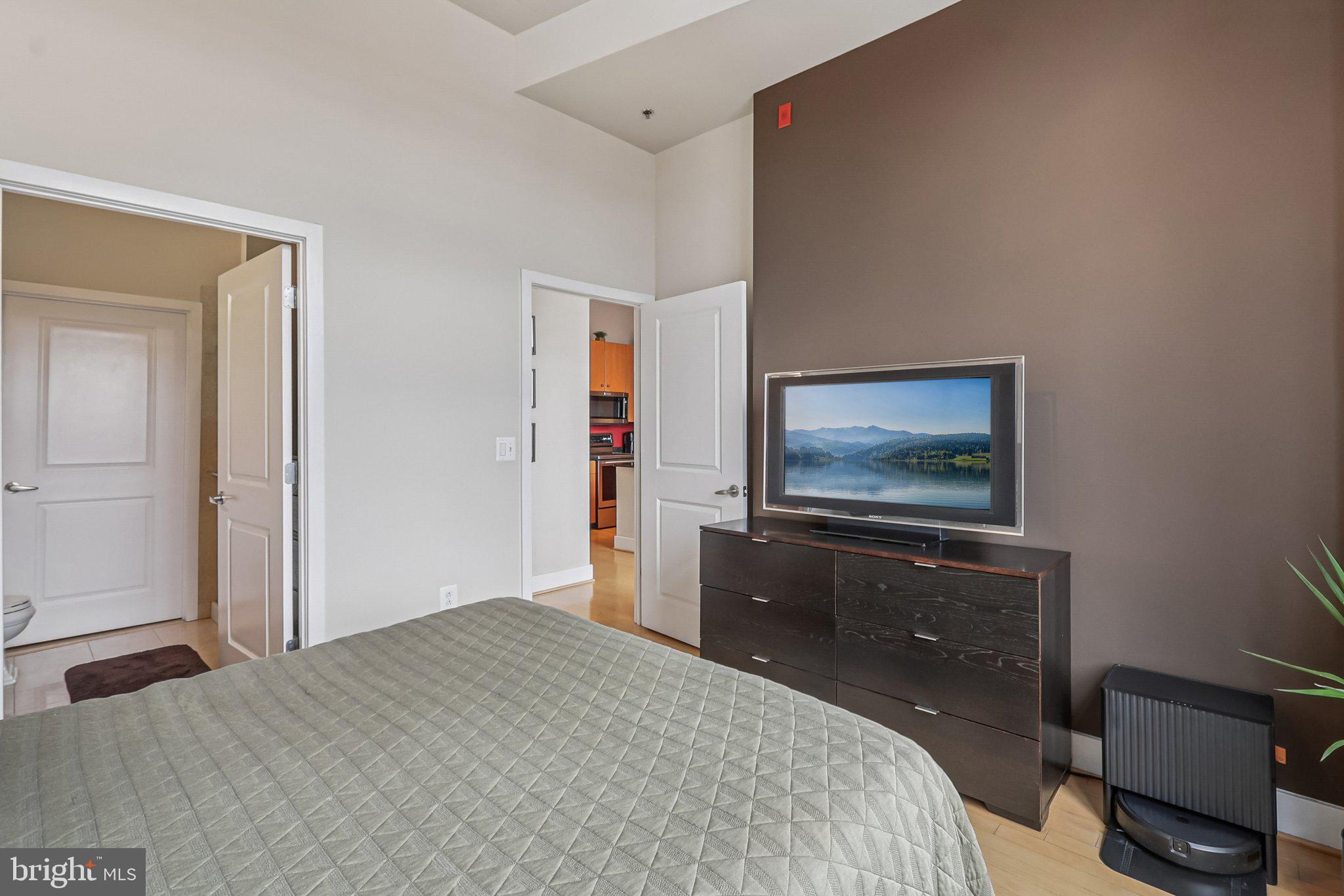 520 JOHN CARLYLE STREET 432