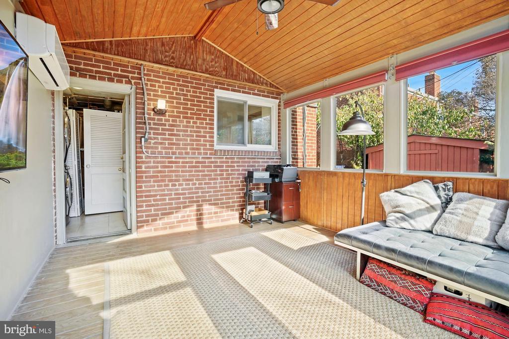 1418 DOGWOOD DRIVE
