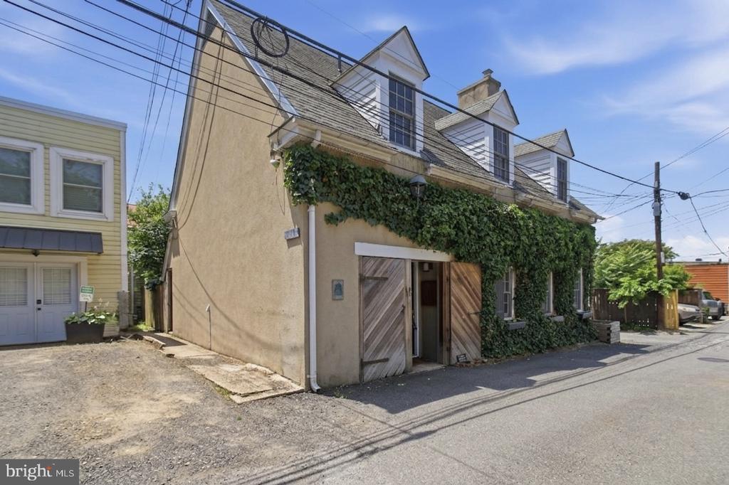 10 IRVING COURT