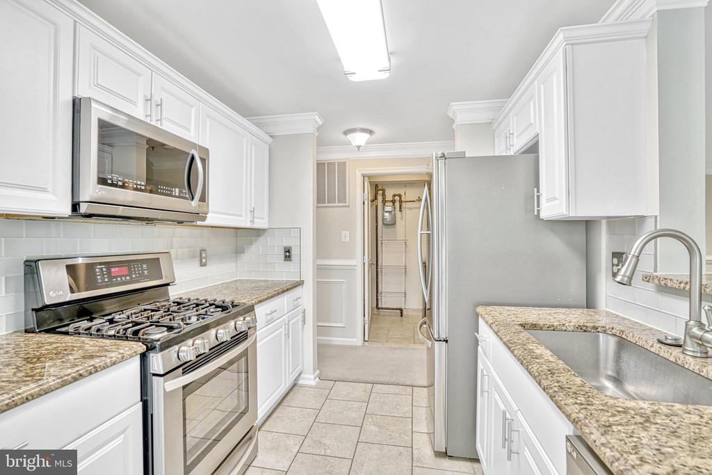7524 SNOWPEA COURT 7