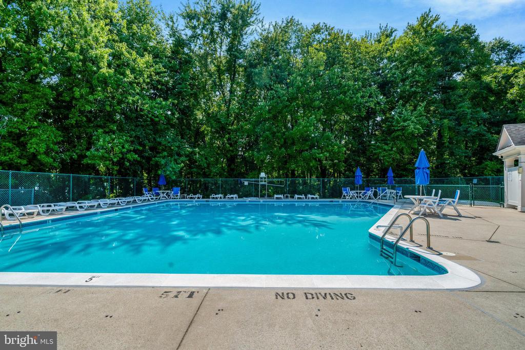 7524 SNOWPEA COURT 7