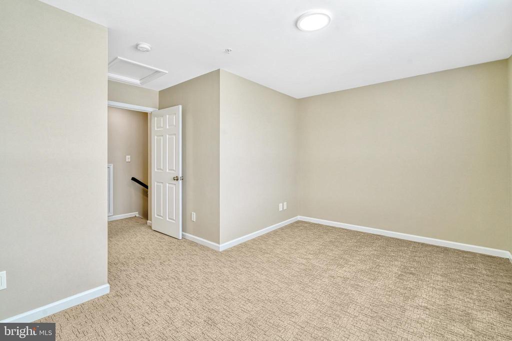 3559 ELLERY CIRCLE