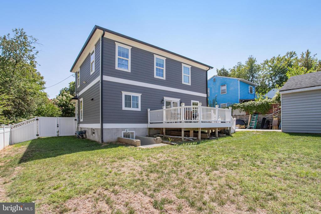 5608 S QUAKER LANE