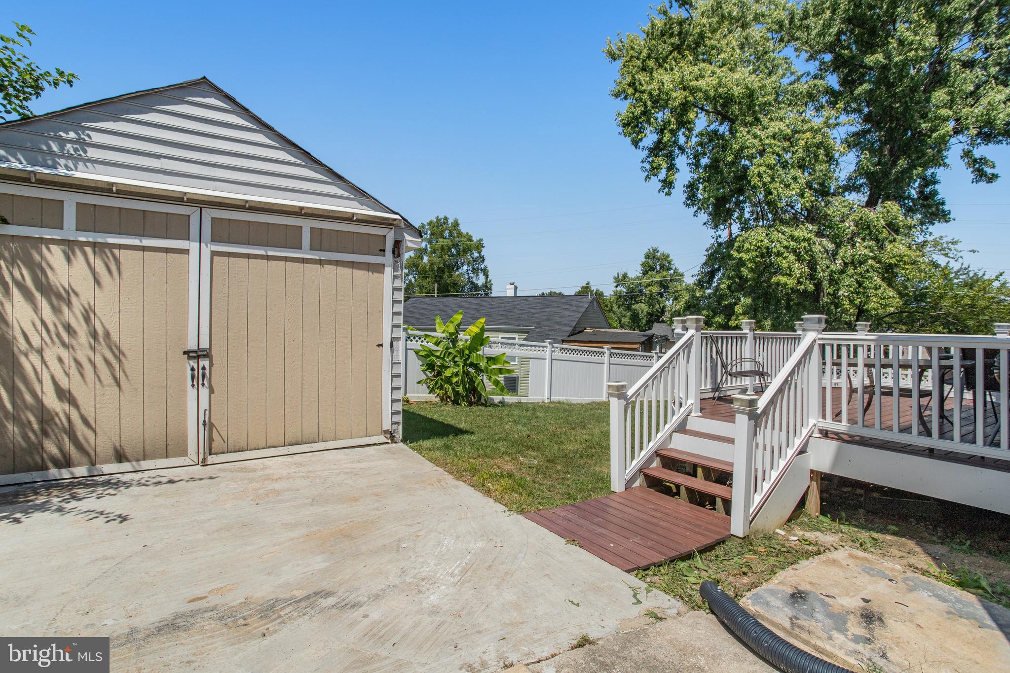 5608 S QUAKER LANE