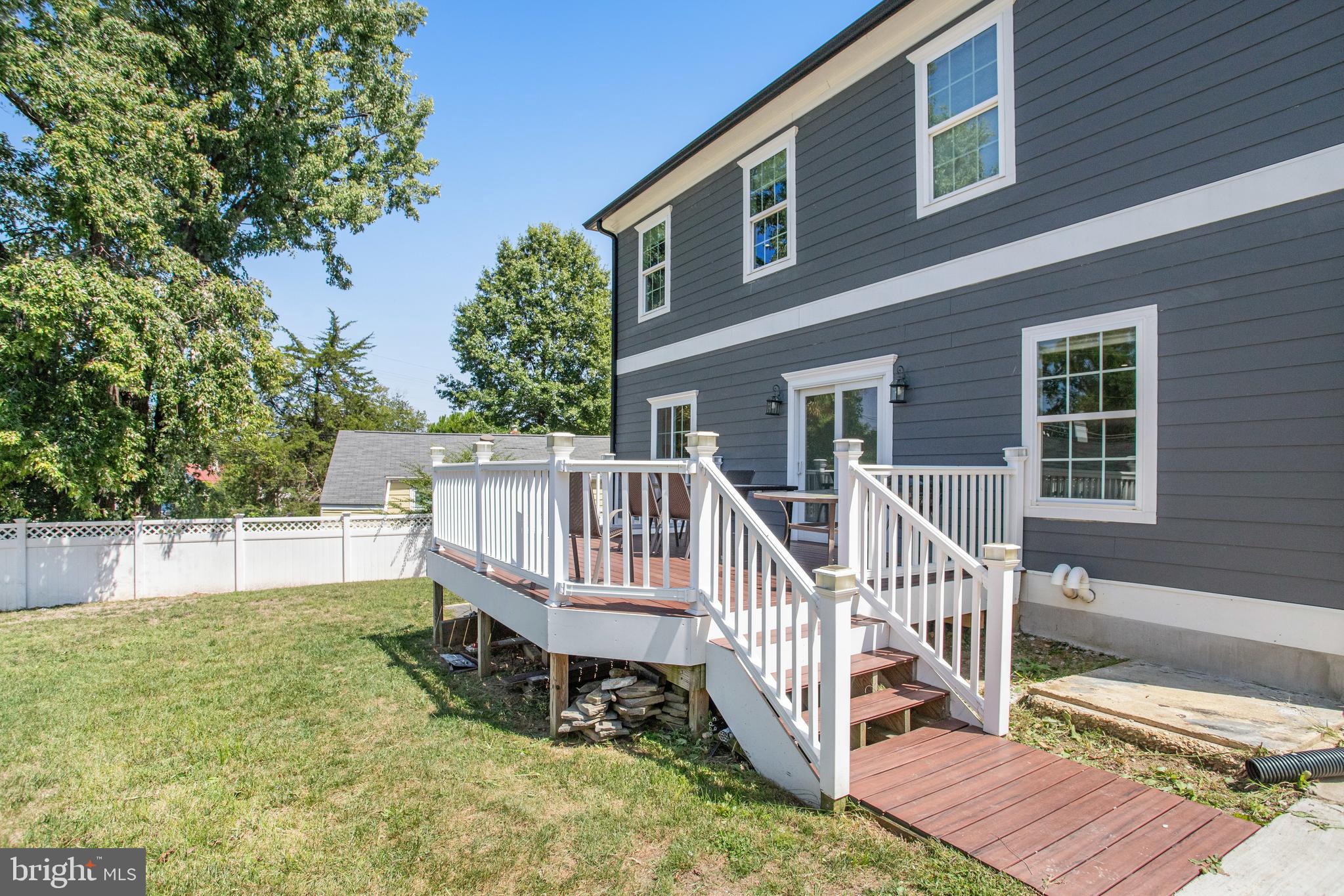 5608 S QUAKER LANE