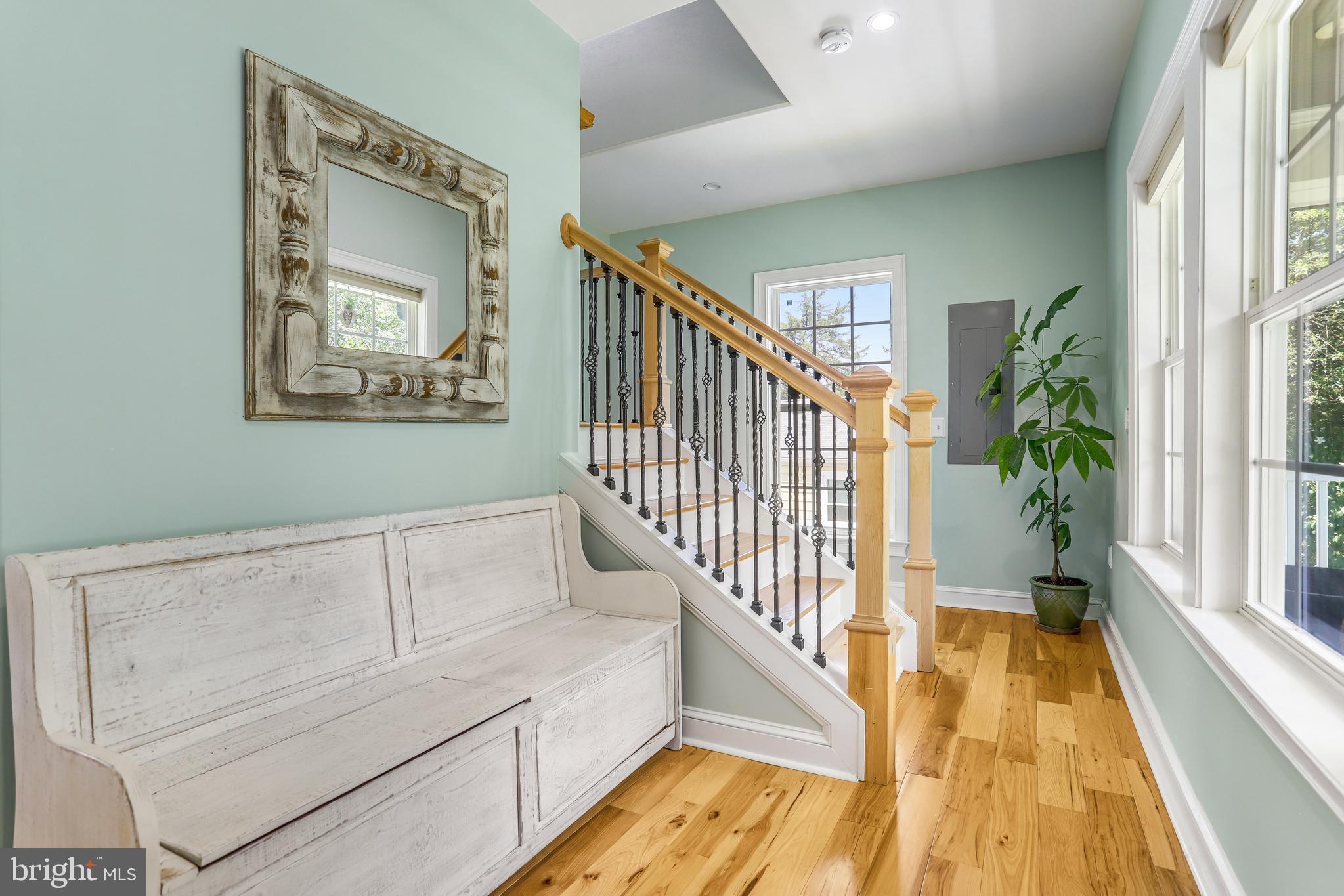 5608 S QUAKER LANE