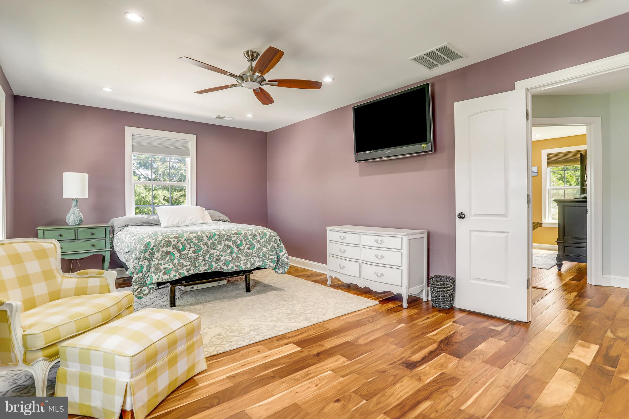 5608 S QUAKER LANE