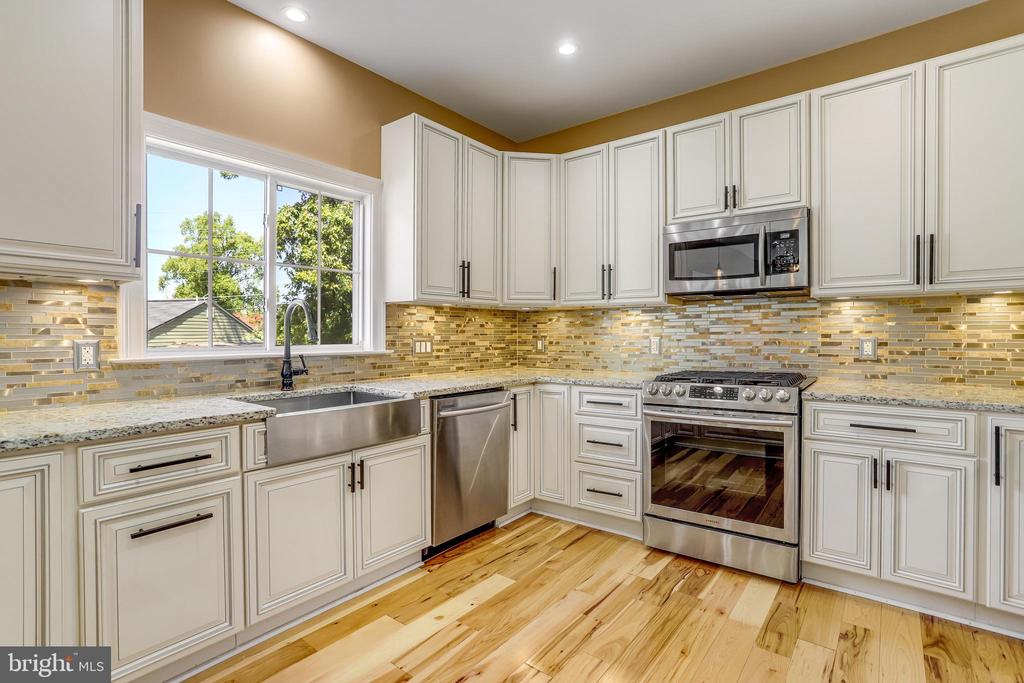 5608 S QUAKER LANE