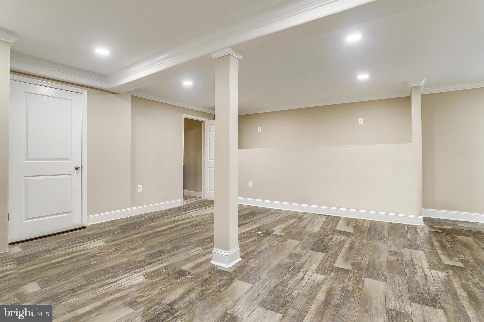 5608 S QUAKER LANE