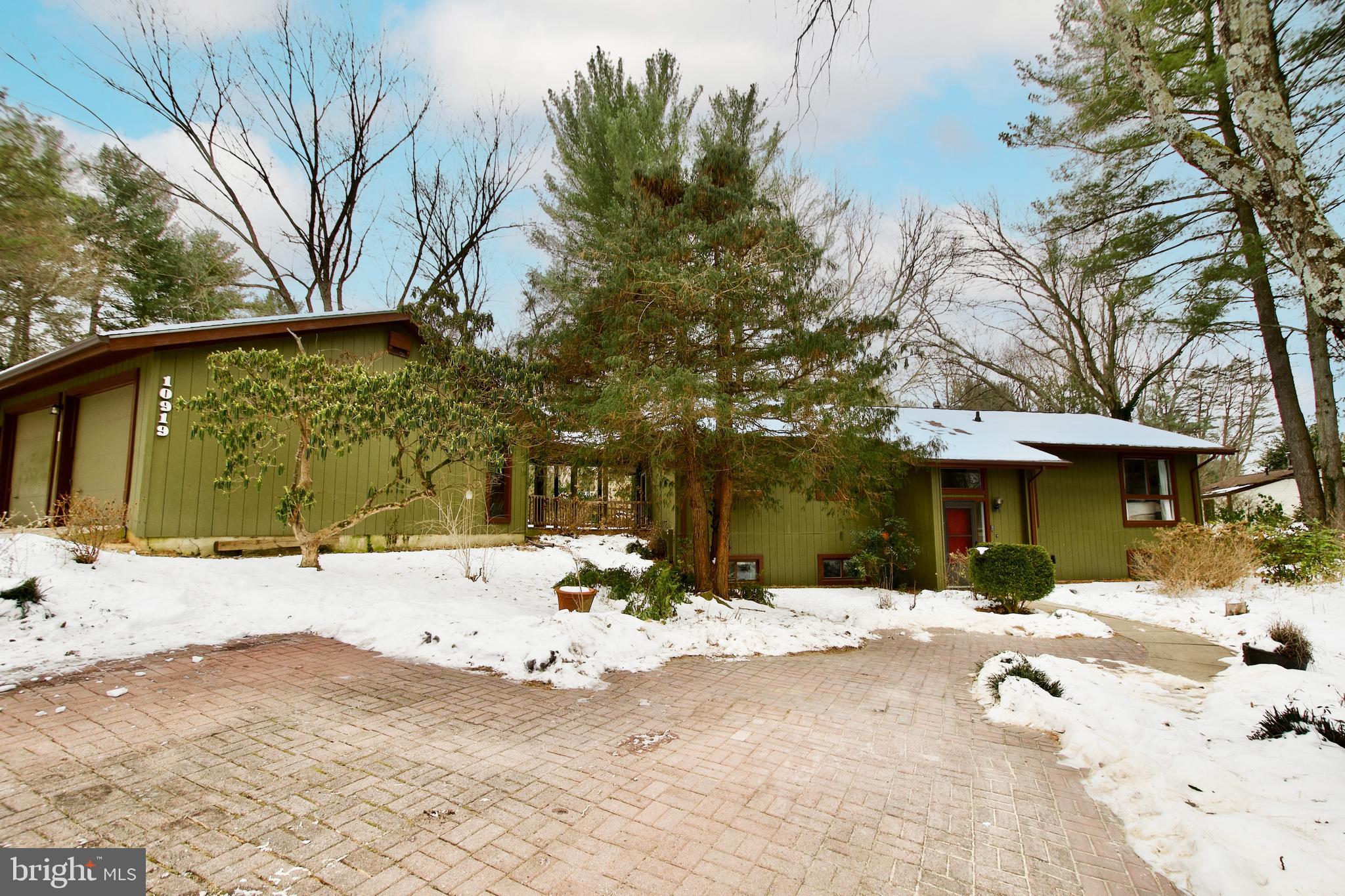 10919 HOWLAND DRIVE
