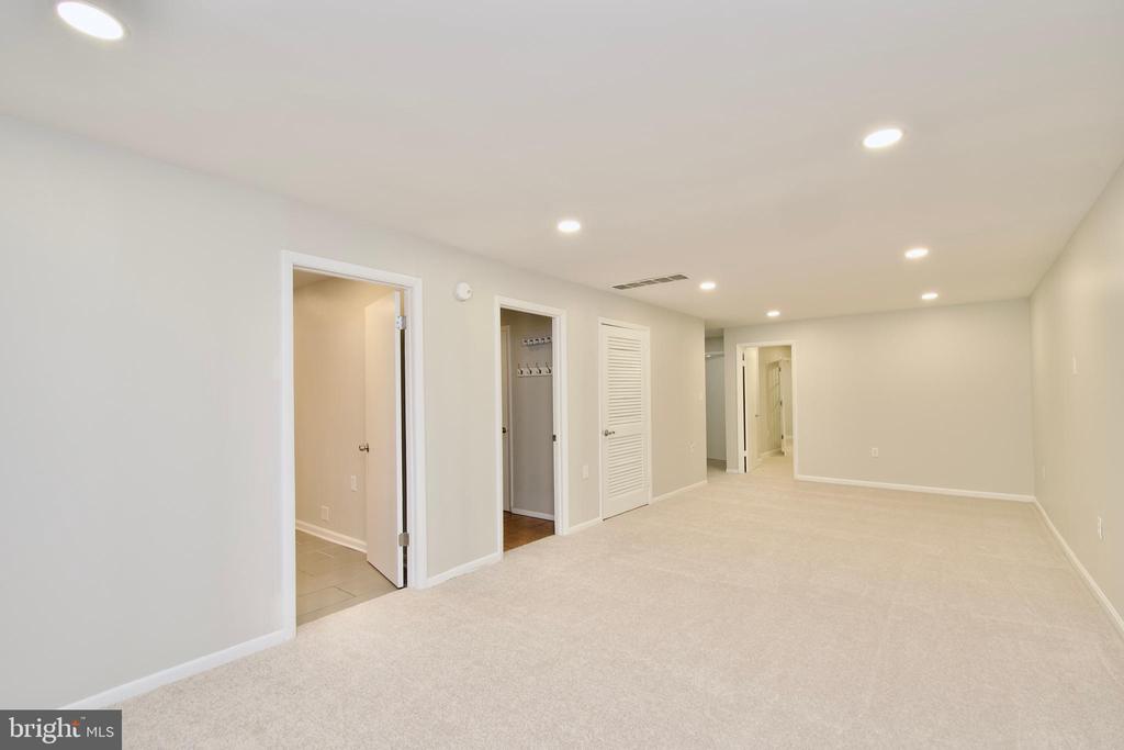10919 HOWLAND DRIVE