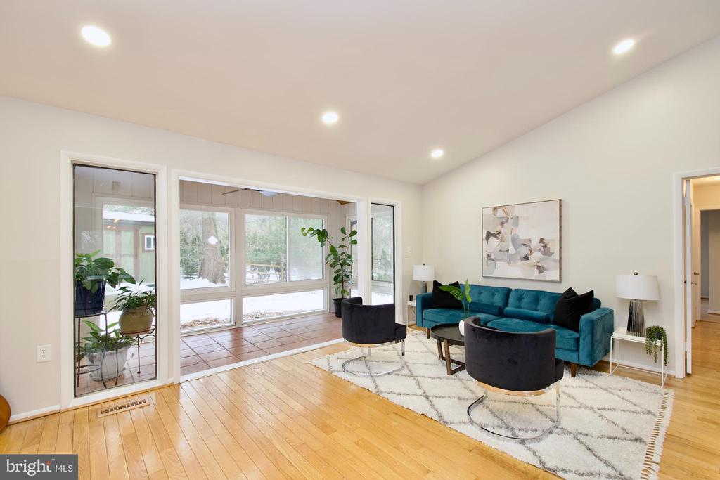 10919 HOWLAND DRIVE