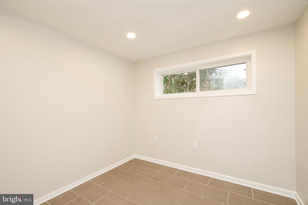 10919 HOWLAND DRIVE
