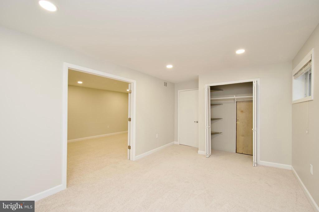 10919 HOWLAND DRIVE