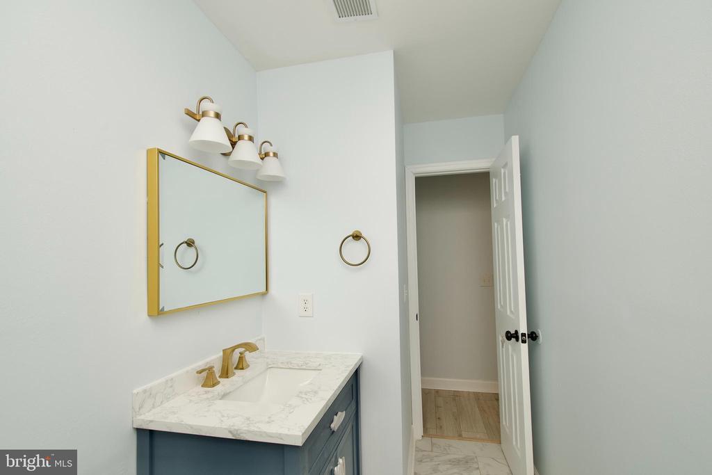 13501 APPLE BARREL COURT